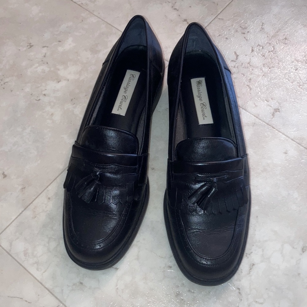 Women’s 9.5 Leather Loafers Black Like New